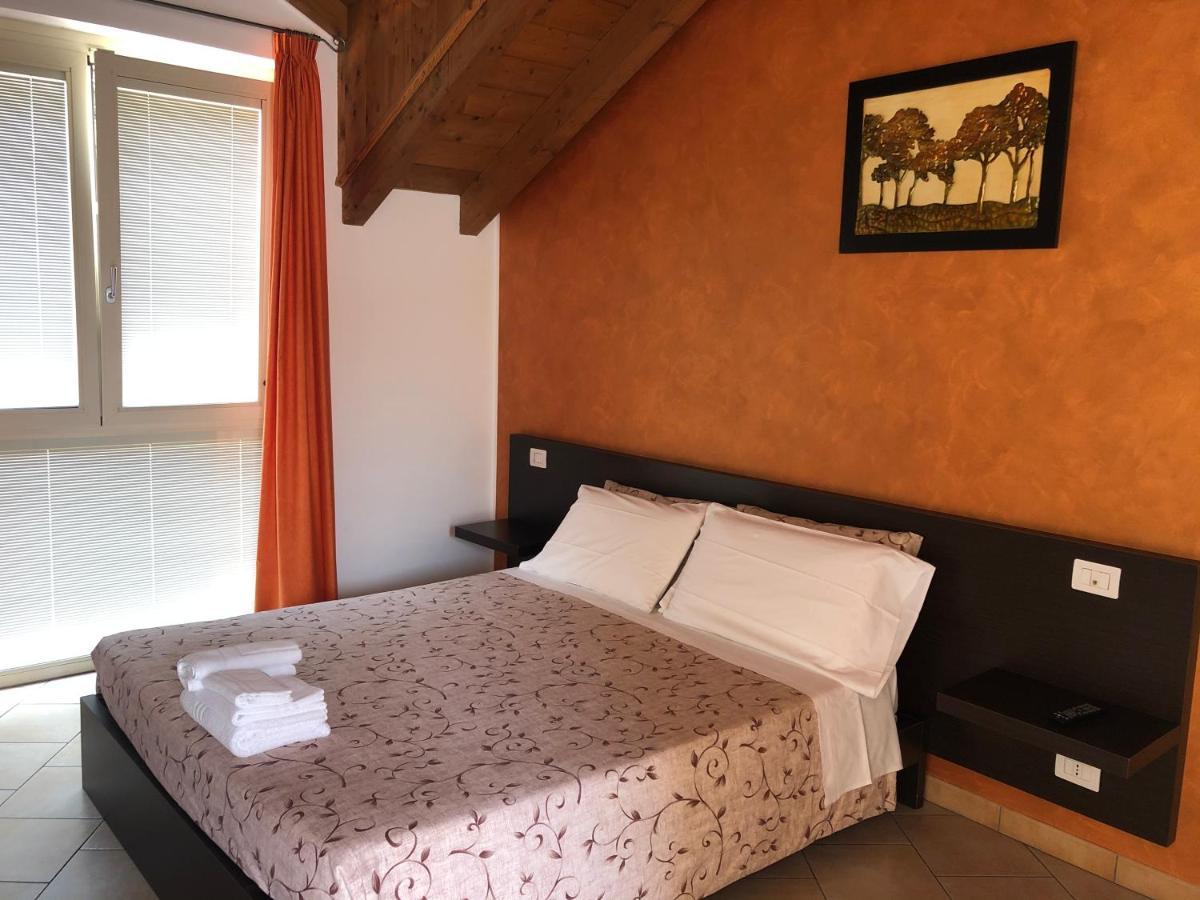 La Siesta Bed&Residence Cardano Al Campo Exterior photo